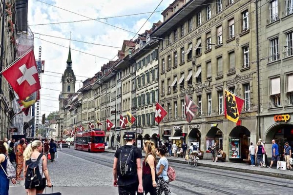 Lavorare in Svizzera: Tutto Ciò che Devi Sapere