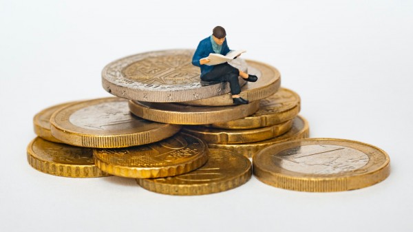 Guadagnare con entrate extra: 10 attività secondarie che puoi svolgere mentre lavori a tempo pieno